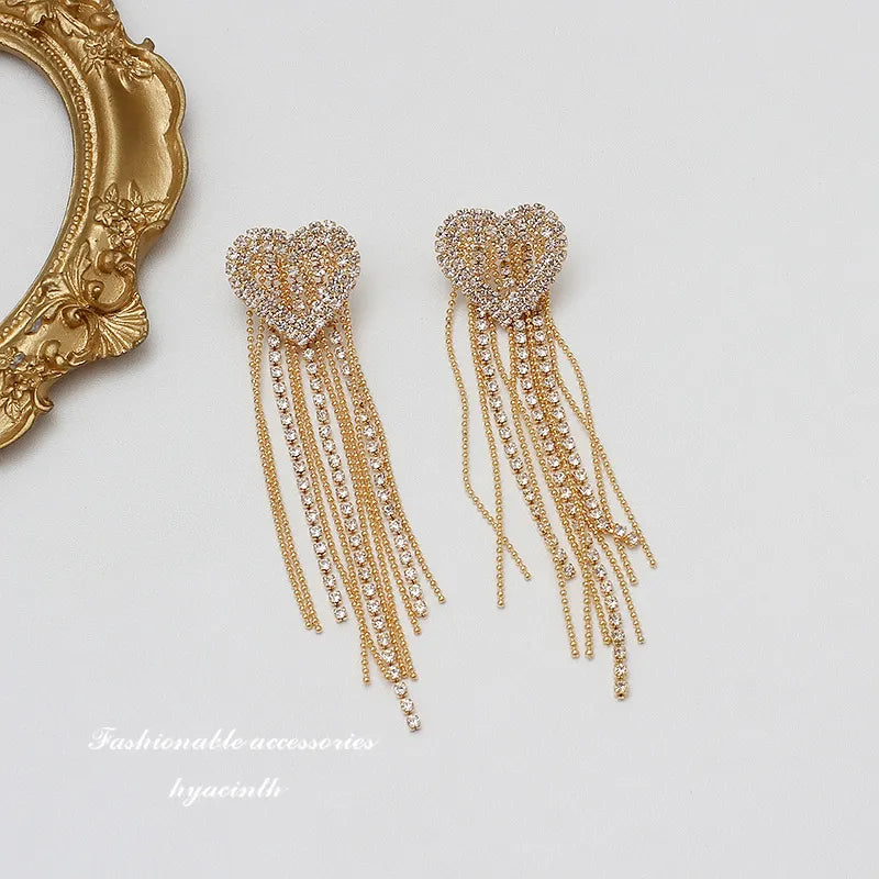 2023 New Fashion Korean Delicate Light Luxury Zircon Tassel Earrings LSPECIFICATIONSBrand Name: NEULRYMaterial: MetalMetals Type: CopperOrigin: Mainland ChinaCN: ZhejiangModel Number: ED181Item Type: EarringsStyle: ClassicEarring Type:Jewelry CirclesJewelry CirclesFashion Korean Delicate Light Luxury Zircon Tassel Earrings Ladies Jewelry Party Gift Wholesale Direct Sales