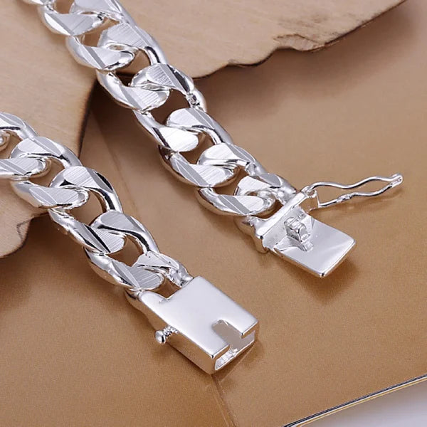 high quality fashion hot sale 925 Silver Bracelets charm 10MM chain MeSPECIFICATIONSBrand Name: CHSHINEBracelets Type: Chain &amp; Link BraceletsMain Stone: NONEOrigin: Mainland ChinaCertificate: YESItem Weight: 11Metals Type: silverMeJewelry CirclesJewelry Circleshigh quality fashion hot sale 925 Silver Bracelets charm 10MM chain Men Women wedding gift free shipping factory price